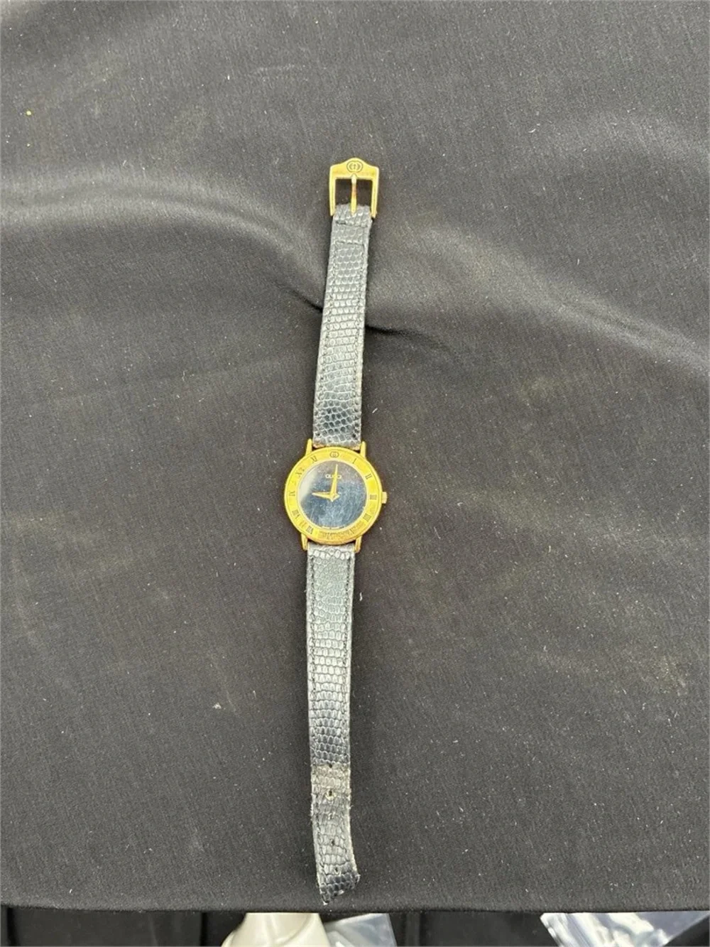 Vintage Gucci 3000.2.L Ladies Quartz Wristwatch